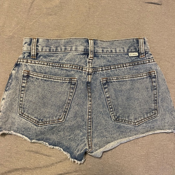 Billabong Shorts - Picture 3 of 3